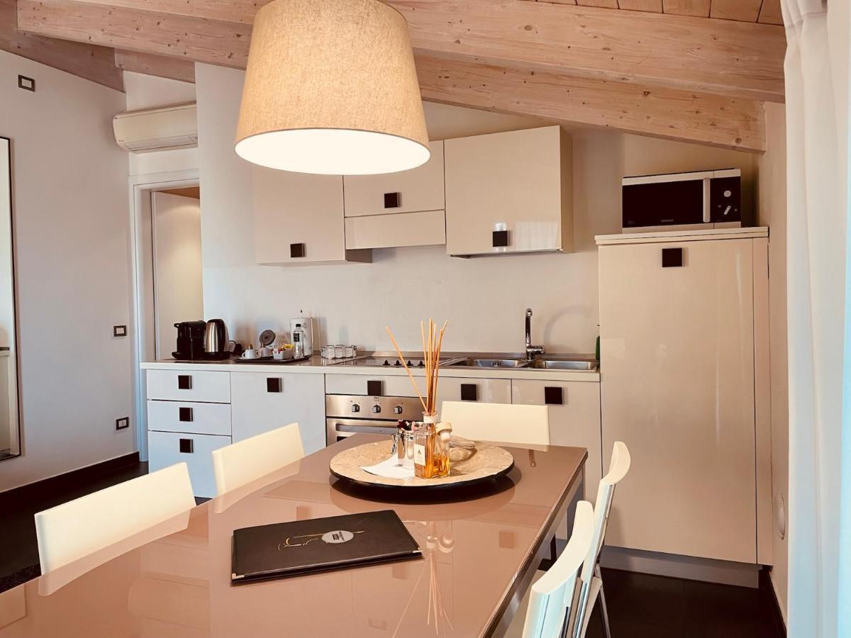 Residence Del Lago Дезенцано-дель-Гарда Экстерьер фото